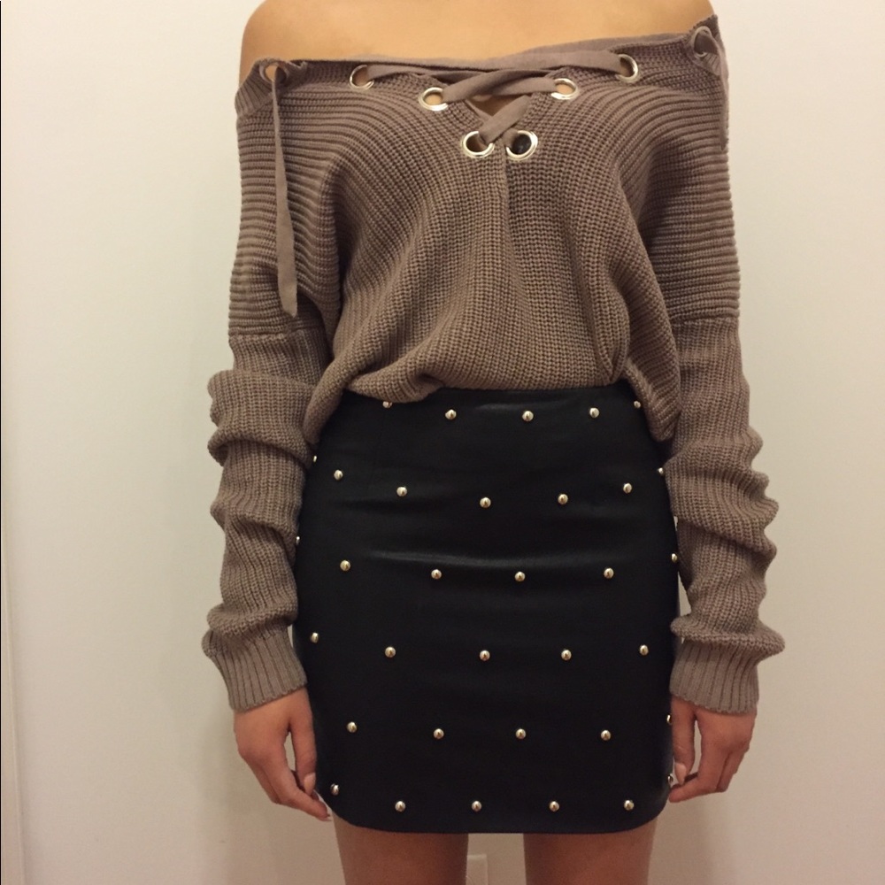 ✨ON SALE✨ Faux leather studded Mini skirt